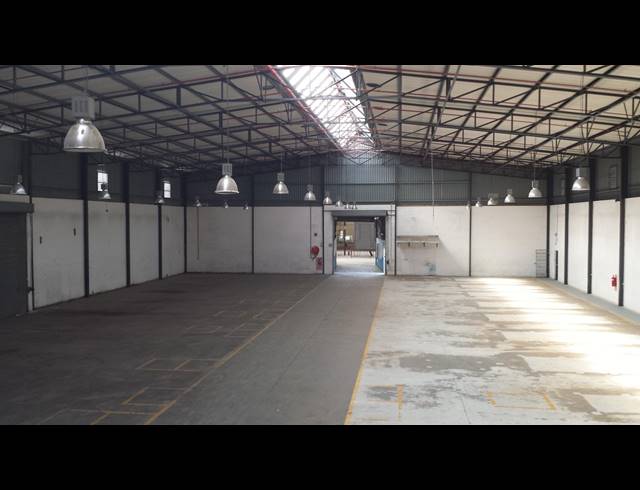 1,540M² FACTORY RENTED IN BELLVILLE CENTRAL
